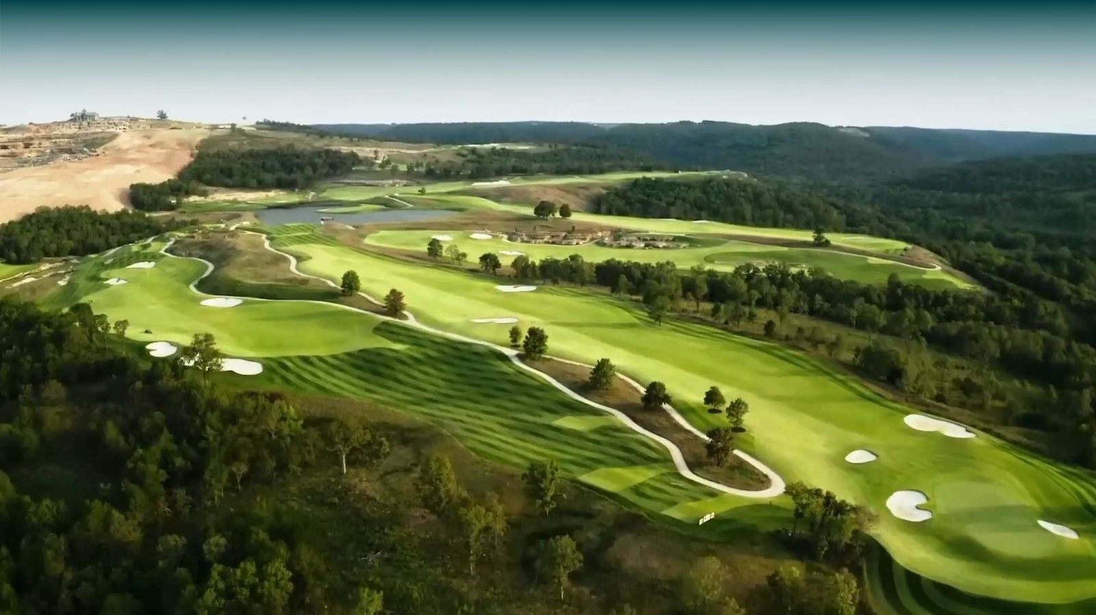 Sân golf xanh mướt tại dự án Vinhomes Olympic Hà Nội